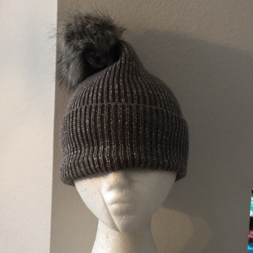 💃NWOT Just Too Awesome Gray / Silver Metiallic Threads Unisex Beanie Hat 💃